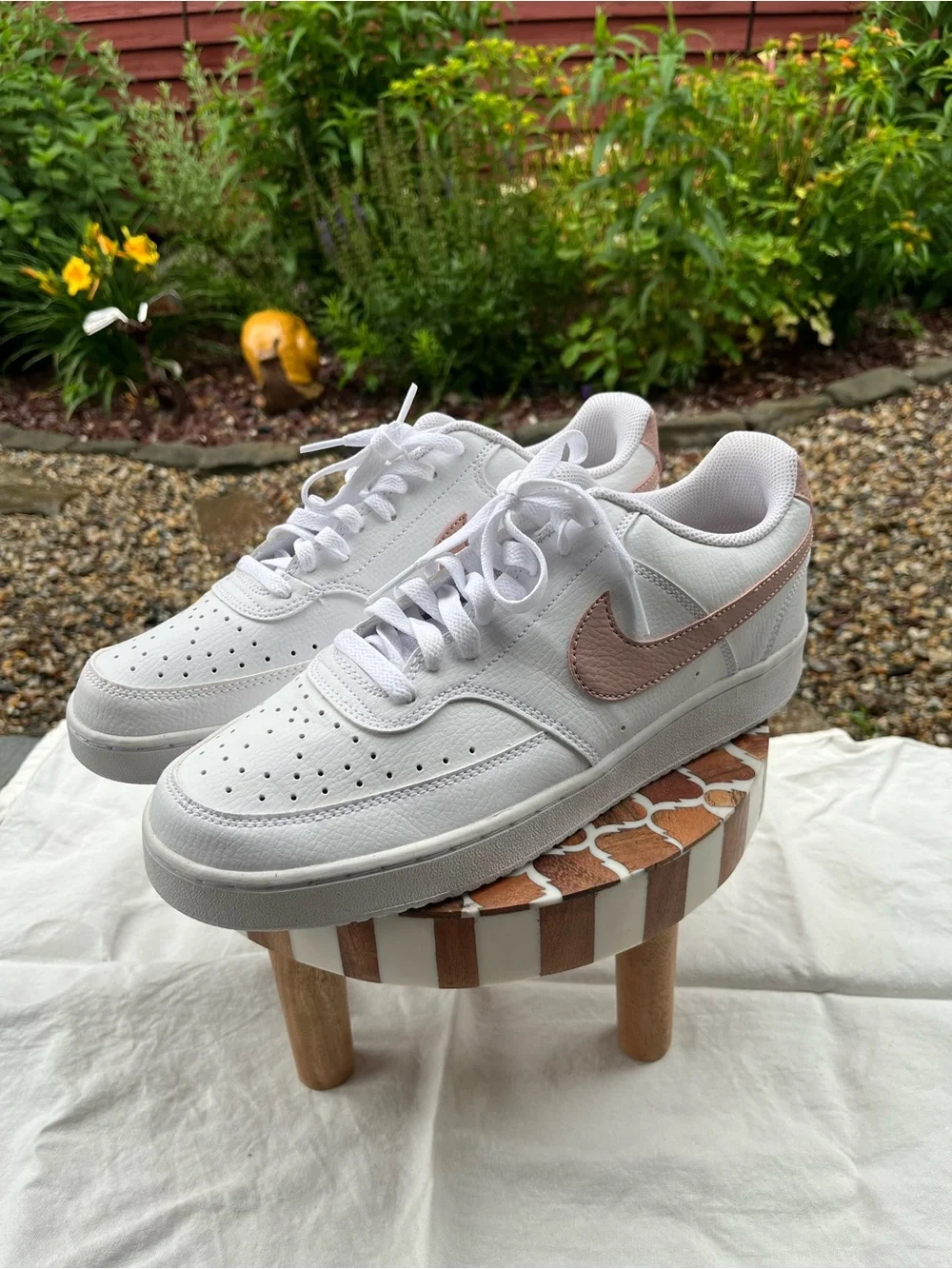 Nike White Low-Top sneakers with pink accents